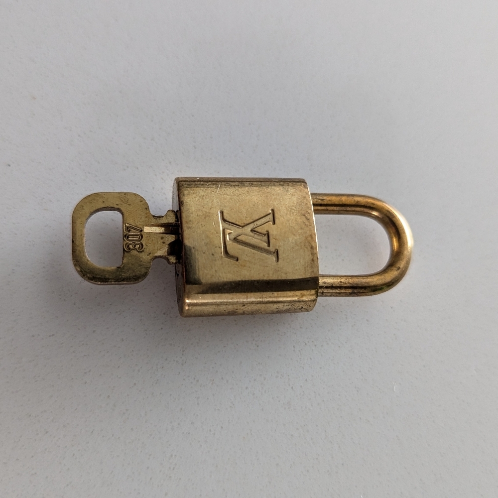 Louis Vuitton lock and key - Picture 2 of 3